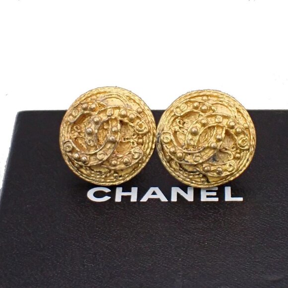 CHANEL CC Logo Round Button Earrings 94A Clip-On Gold France Vintage - Picture 12 of 13